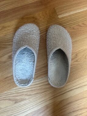 Rothys The Cozy Clog Honeybun Bouclé